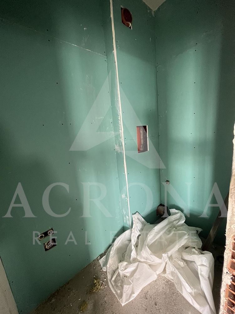 Тристаен с Акт 14 кв. Тракия - 0