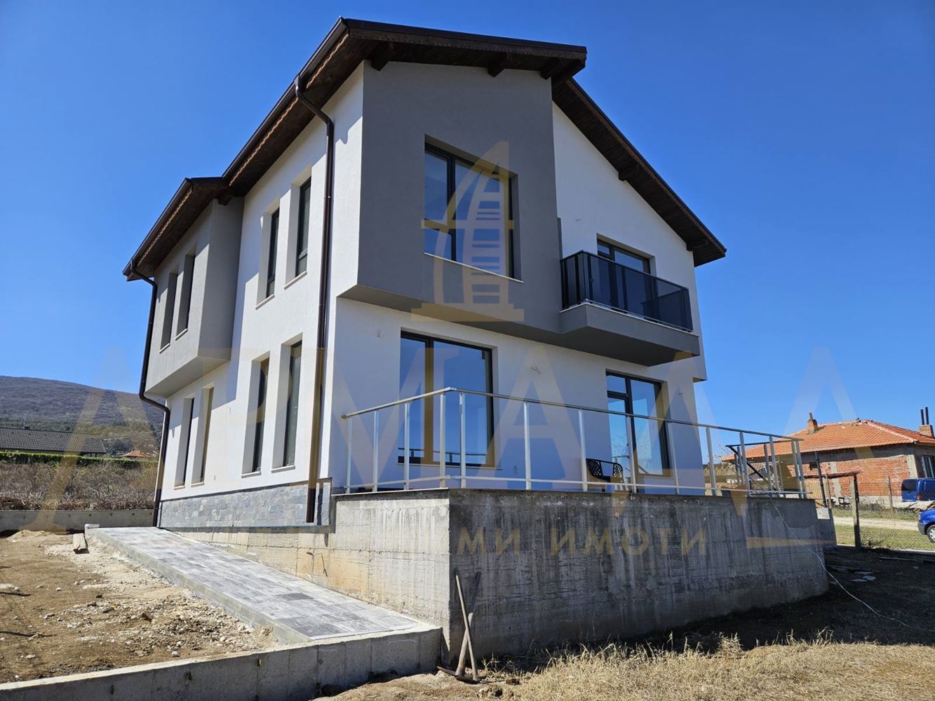 Самостоятелна къща в Брестник - 0