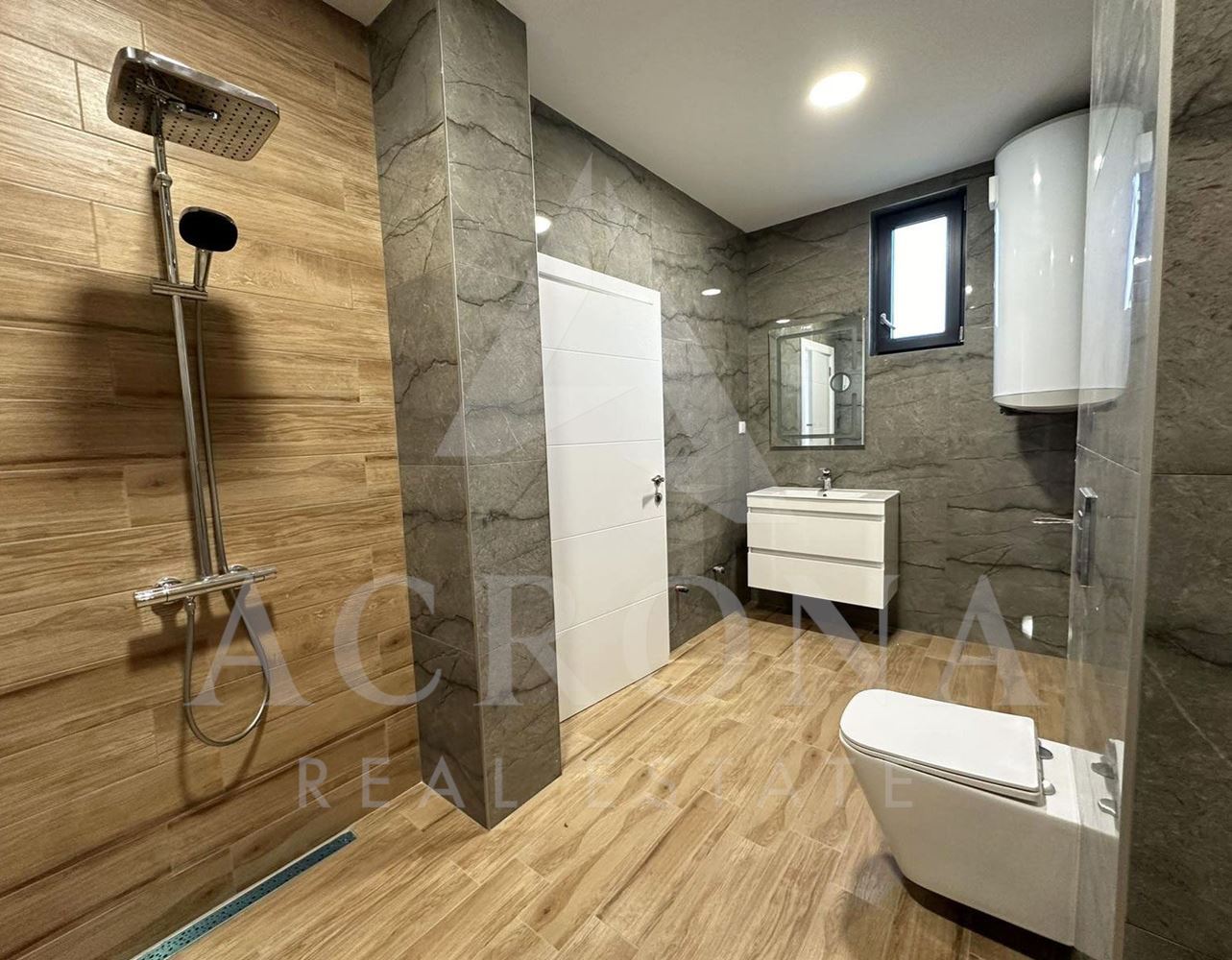 Еднофамилна самостоятелна къща с. Радиново - 0