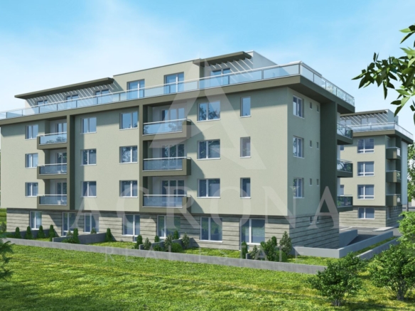 Тристаен апартамент с веранда кв. Христо Смирненски - 0