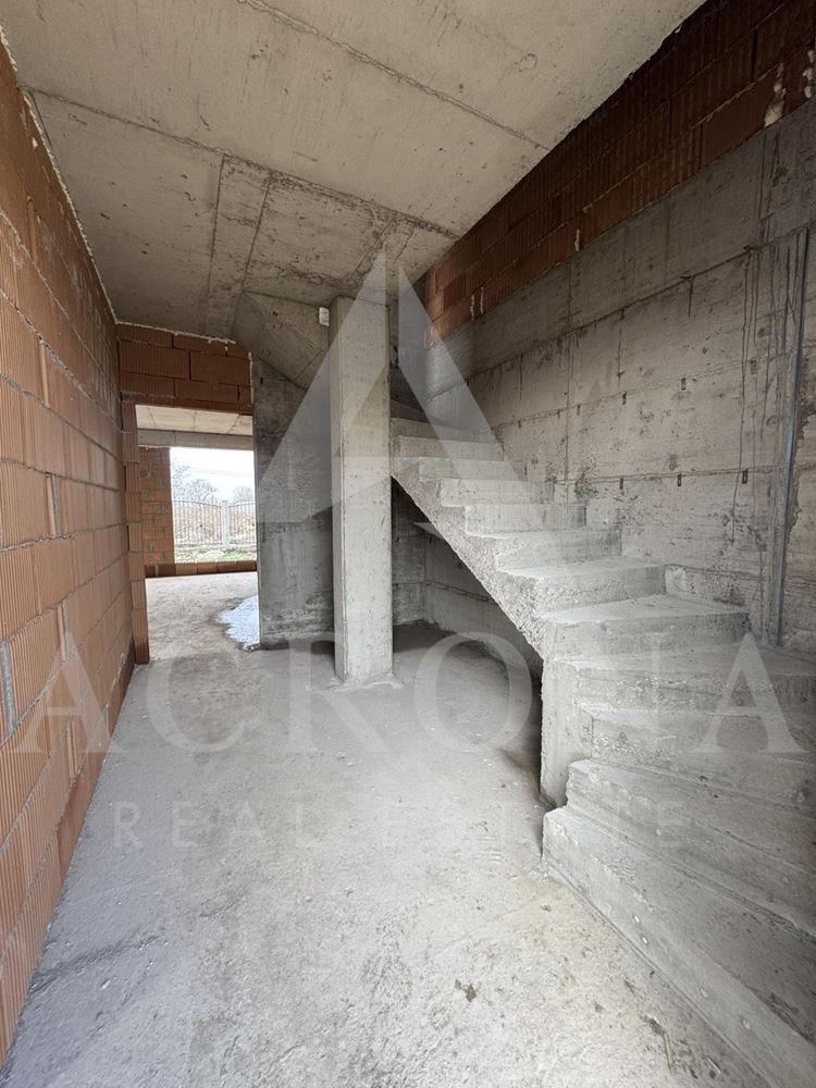 Къща с Акт 14 с. Маноле - 0