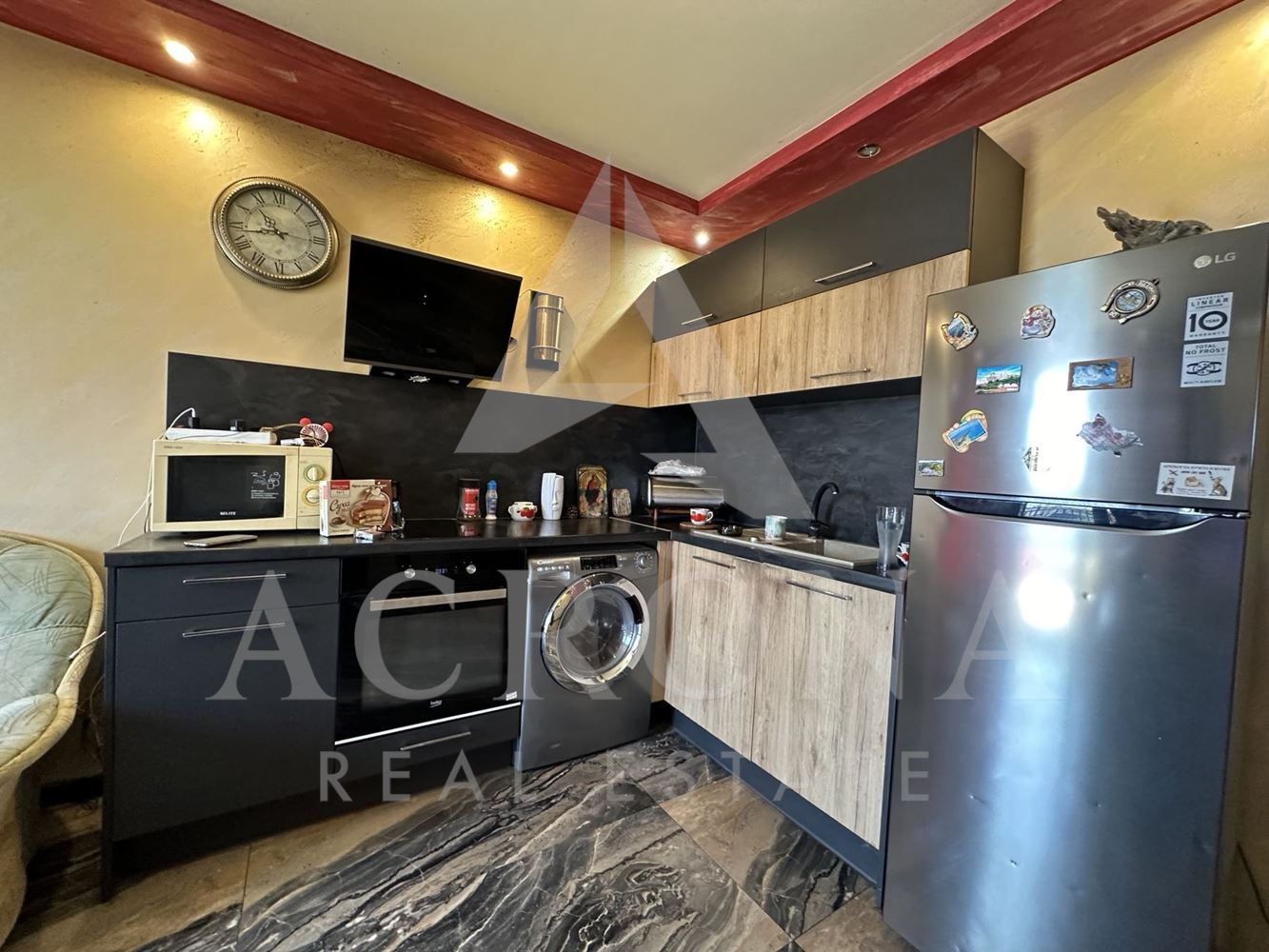 Четиристаен апартамент в Малка сграда с акт 16 и Гараж В Цената - 0