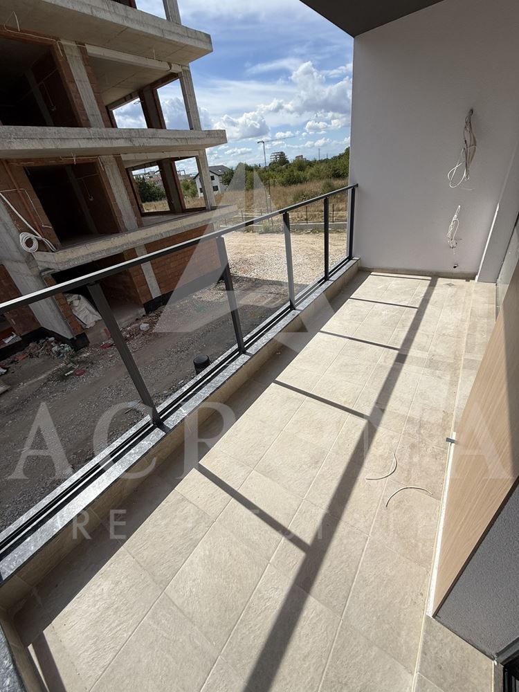 Тристаен Бутикова Сграда-0 Тристаен Бутикова Сграда - 0