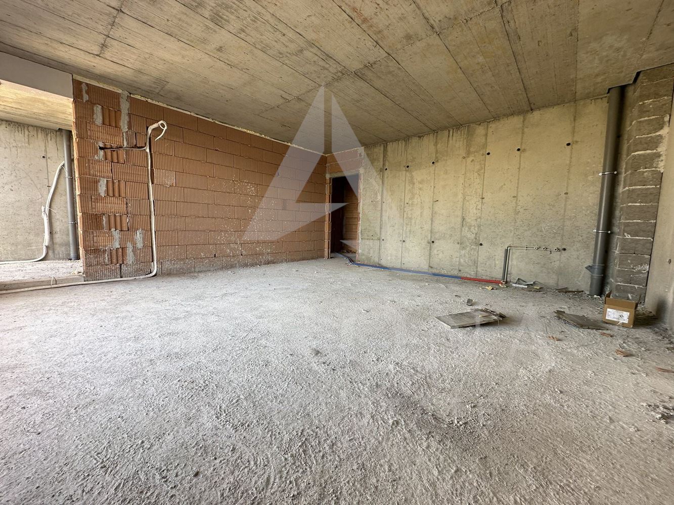 ТОП ЛОКАЦИЯ !!! На метри от х-л Санкт Петербург - 0