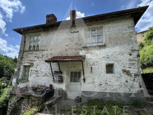 Къща в с. Момчиловци - 0