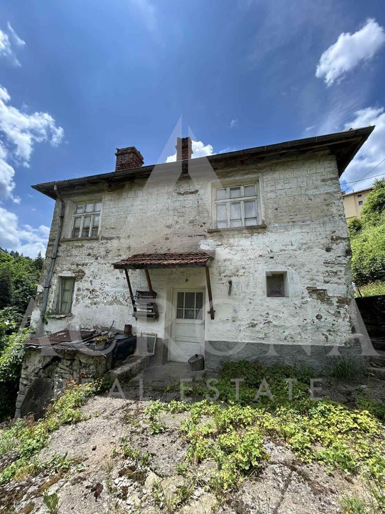 Къща в с. Момчиловци - 0