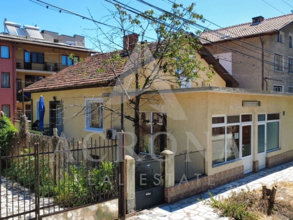 Самостоятелна къща гр. Велинград - 0