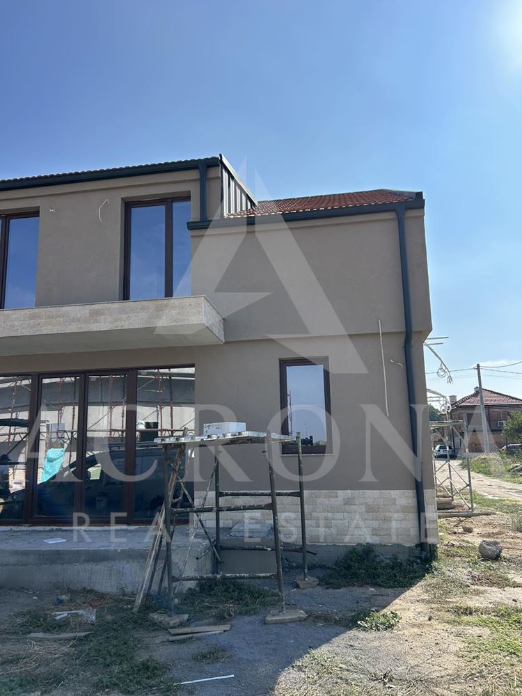 Къща на калкан в с.Скутаре - 0