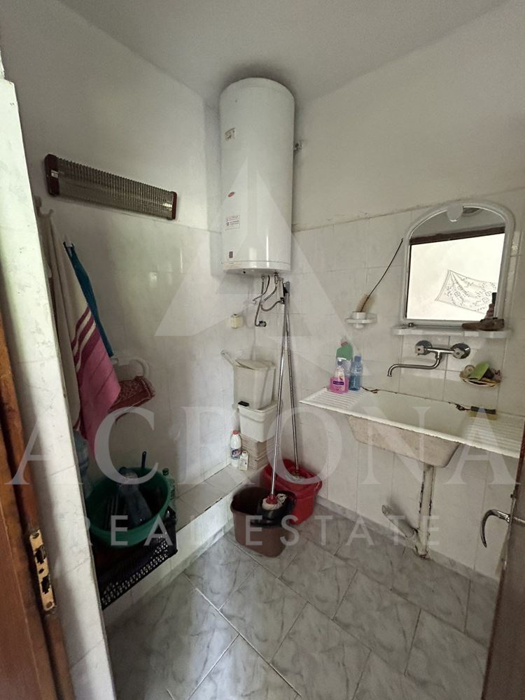 Къща в с. Момчиловци - 0