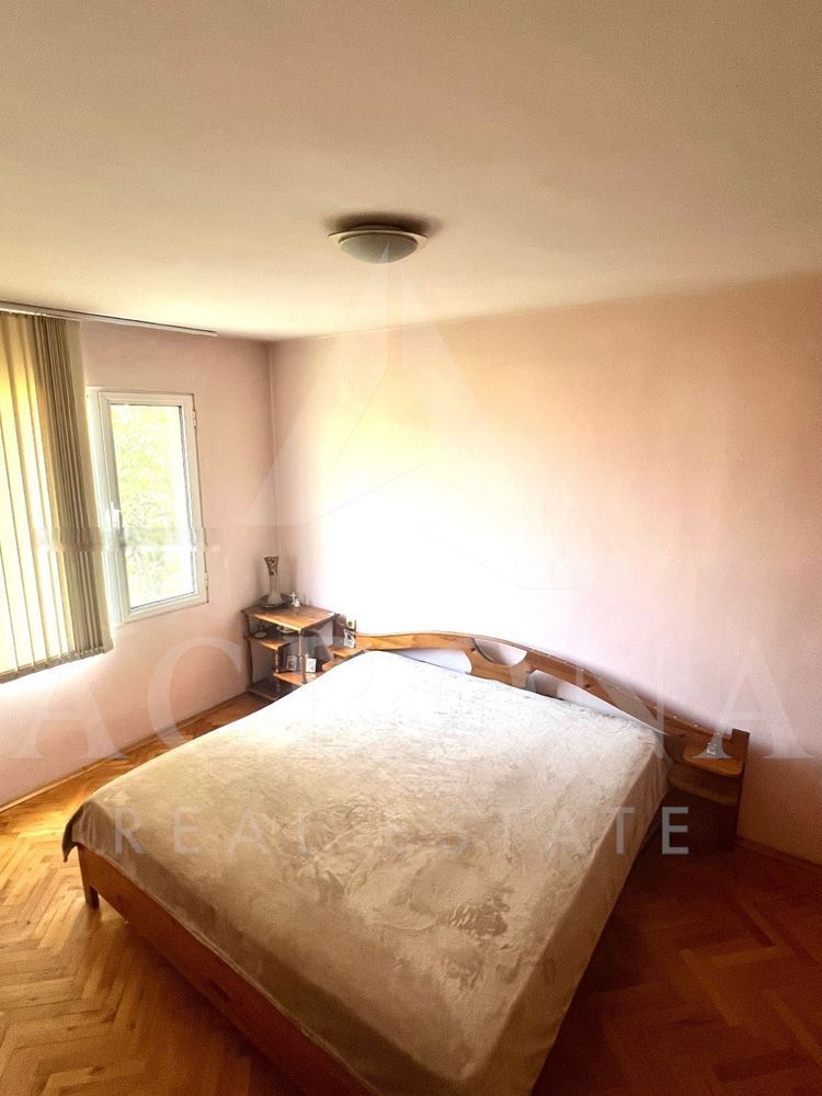 3 стаен! 4 отделни стаи! Реална квадратура! Среден етаж!-0 3 стаен! 4 отделни стаи! Реална квадратура! Среден етаж! - 0