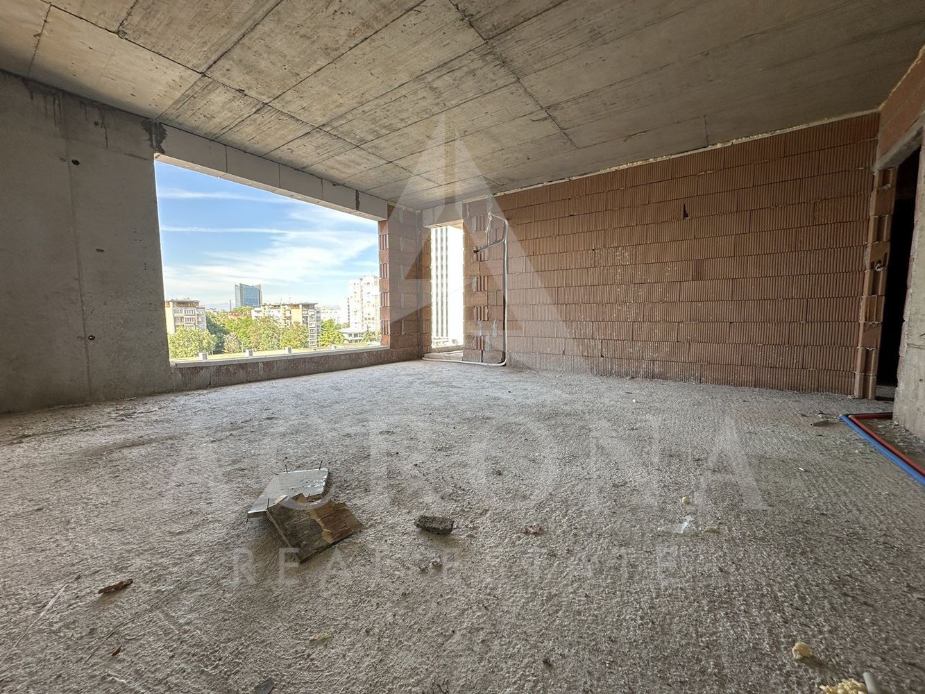 ТОП ЛОКАЦИЯ !!! На метри от х-л Санкт Петербург - 0