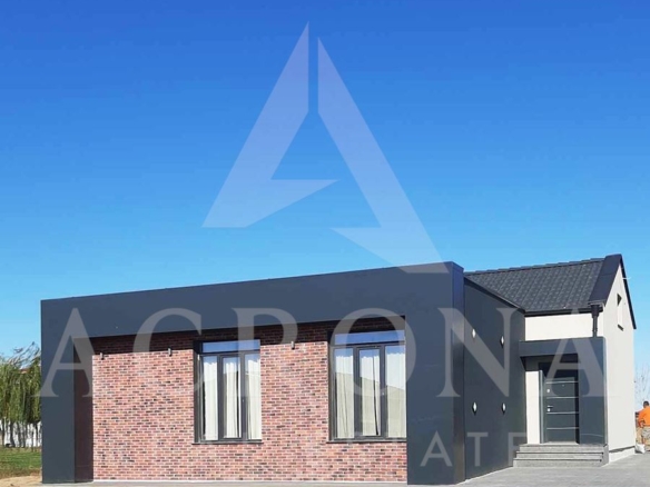 Еднофамилна самостоятелна къща с. Радиново - 0