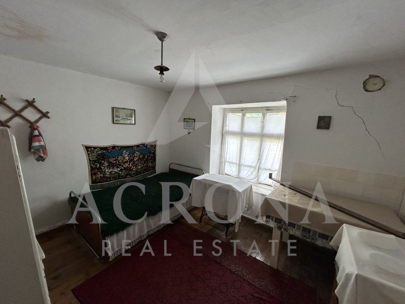 Къща в с. Момчиловци - 0