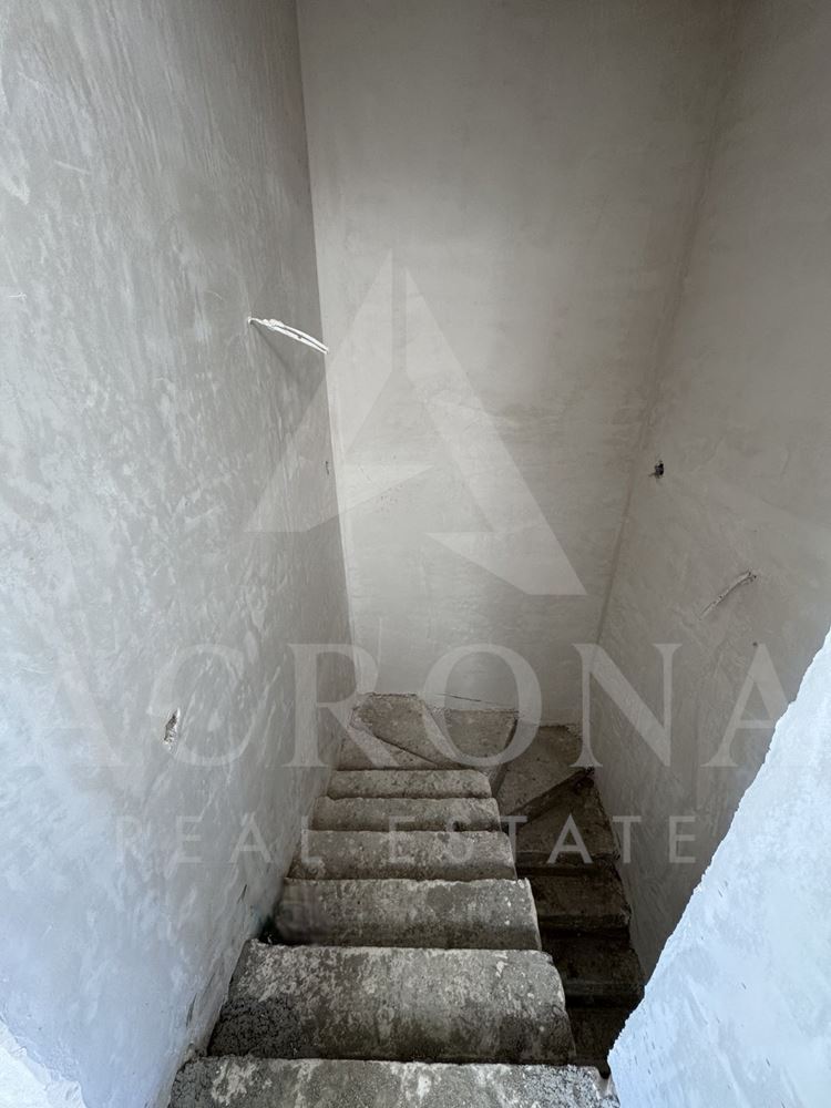 Многостаен мезонет с Акт 14 Гребна база - 0