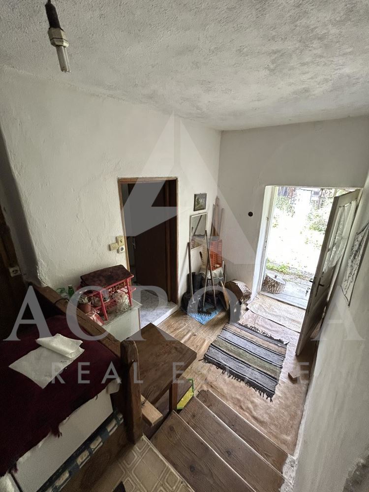 Къща в с. Момчиловци - 0