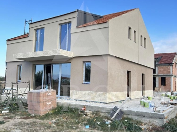 Къща на калкан в с.Скутаре - 0