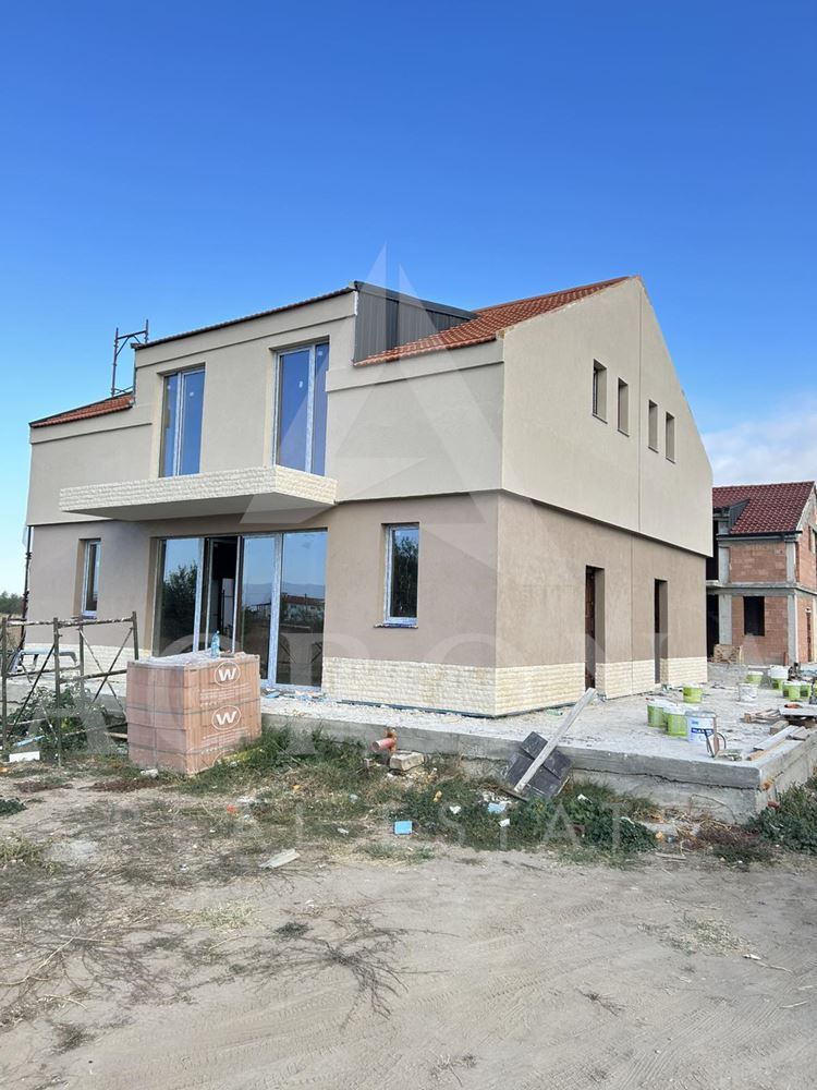 Къща на калкан в с.Скутаре - 0