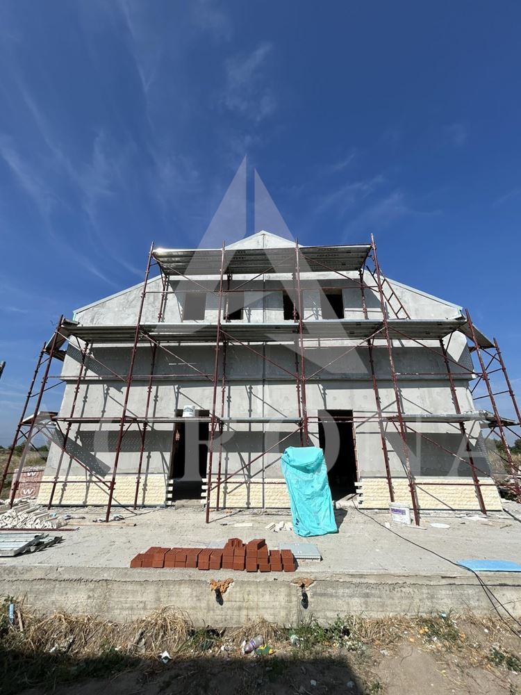 Къща на калкан в с.Скутаре - 0