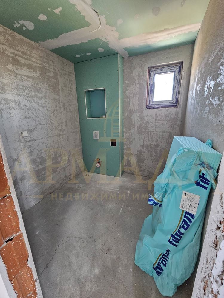 Самостоятелна къща в Брестник - 0