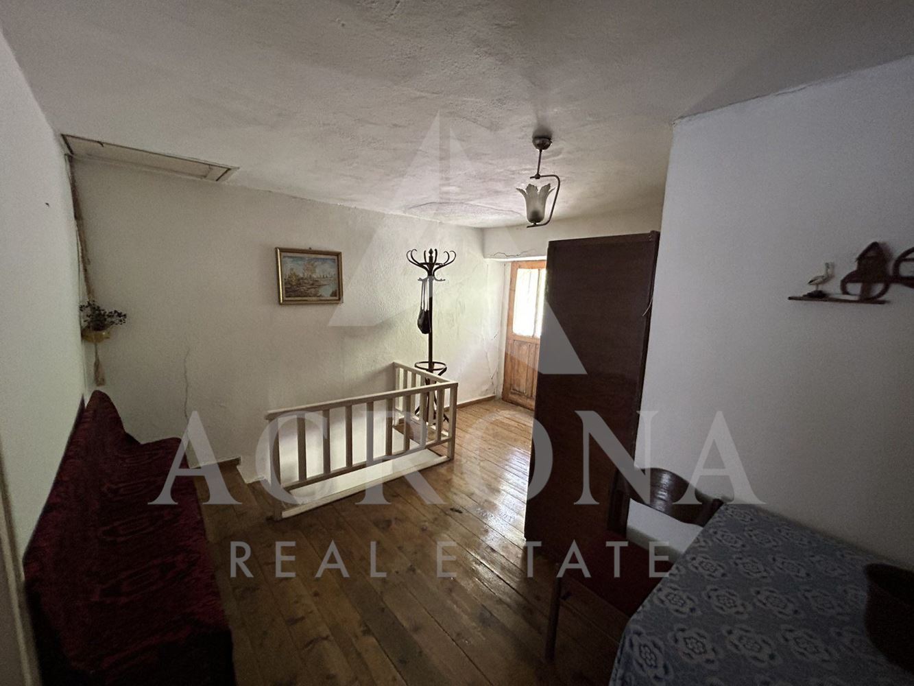 Къща в с. Момчиловци - 0