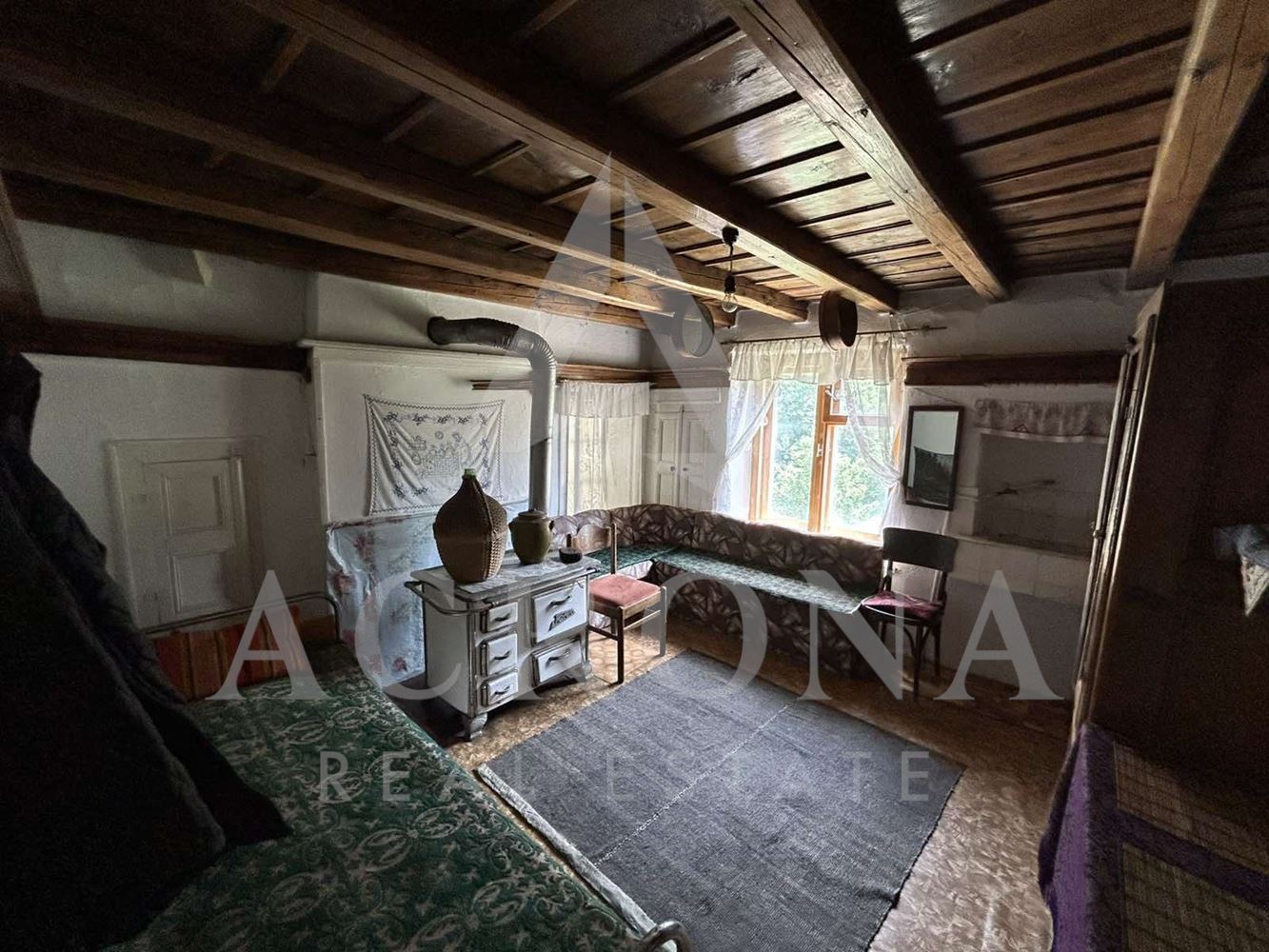 Къща в с. Момчиловци - 0