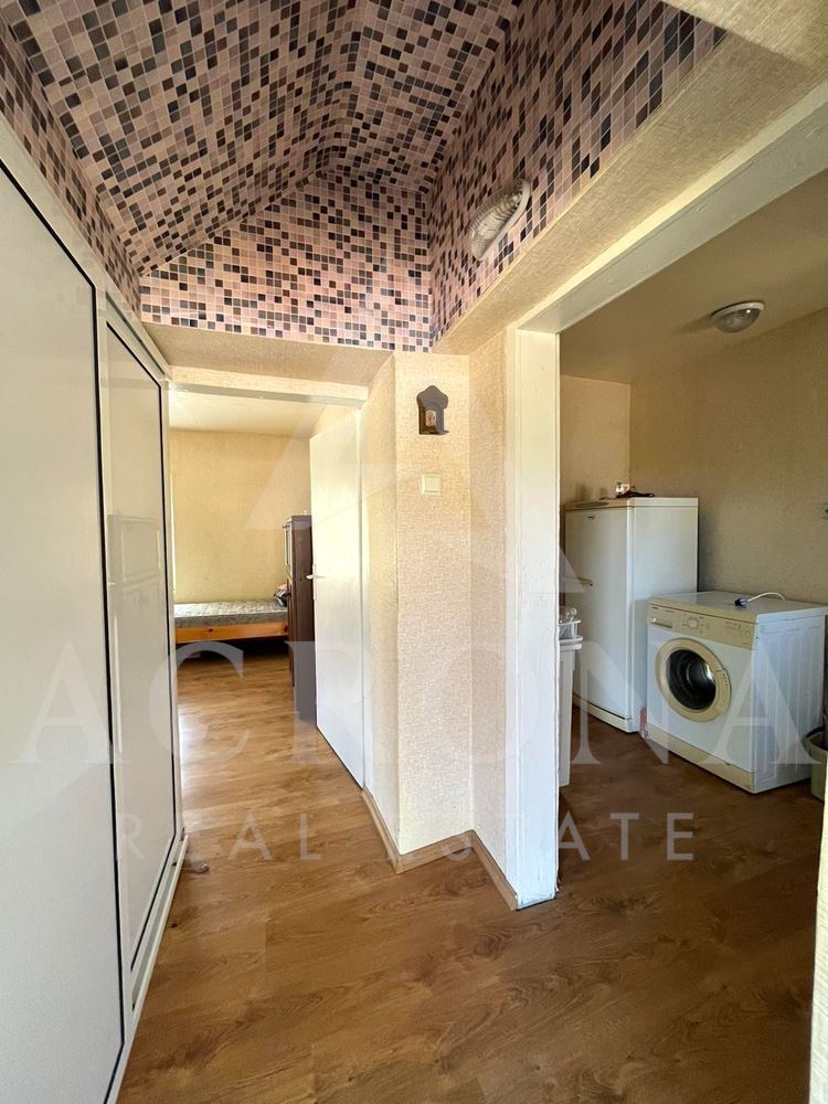 Самостоятелна къща с. Новаково, обл. Пловдив - 0