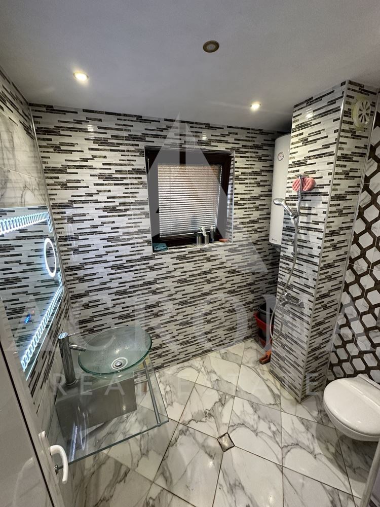 Четиристаен апартамент в Малка сграда с акт 16 и Гараж В Цената - 0