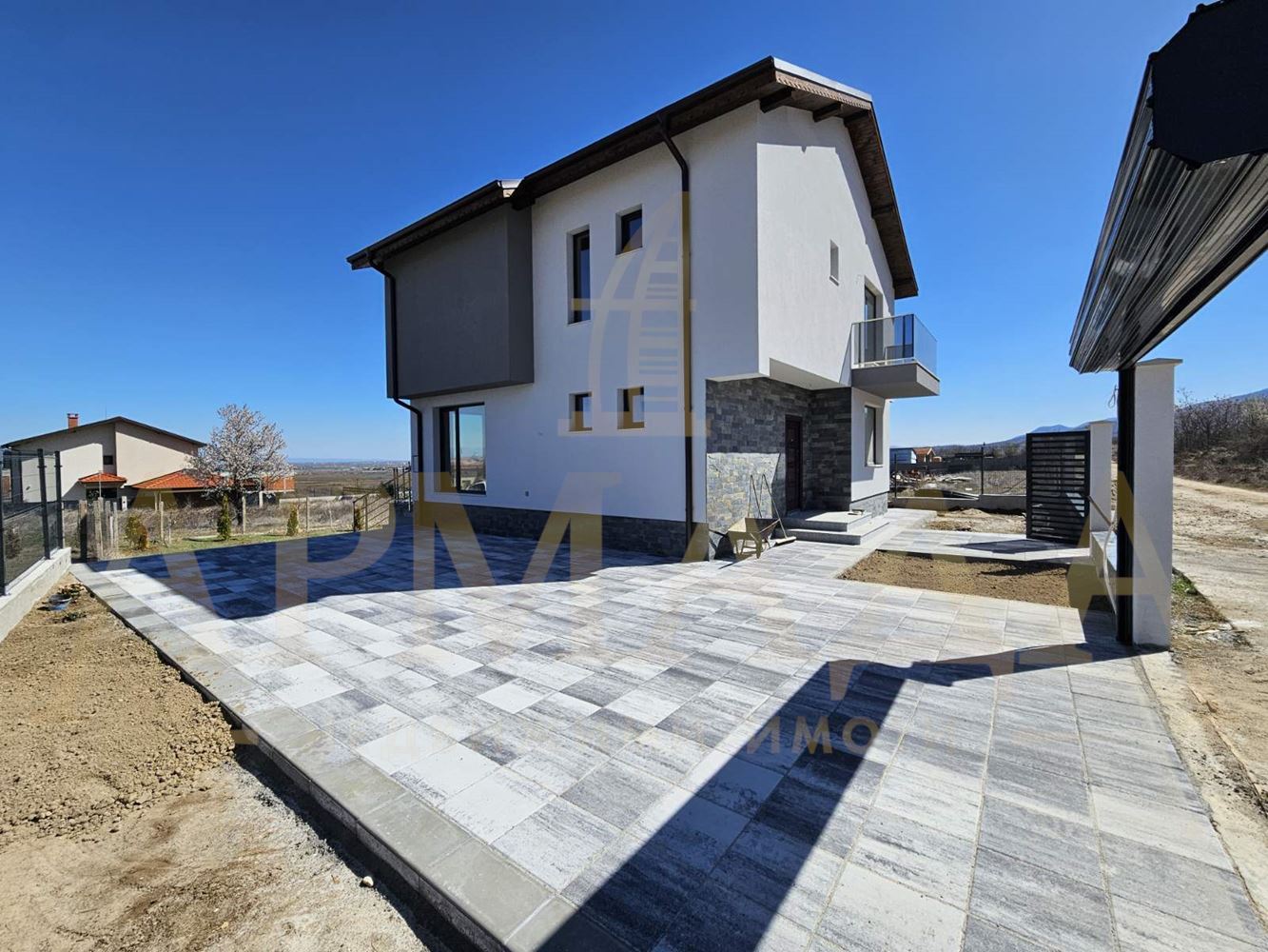 Самостоятелна къща в Брестник - 0