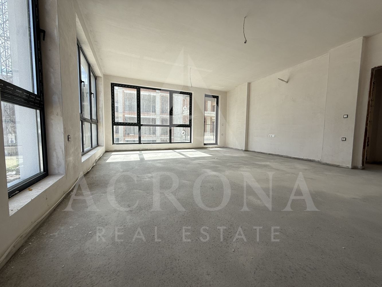 Тристаен Бутикова Сграда-0 Тристаен Бутикова Сграда - 0