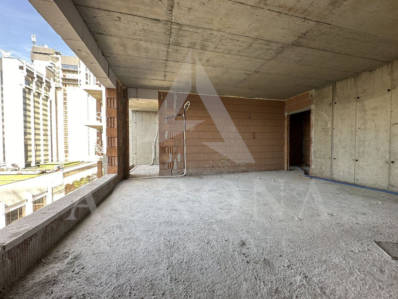 ТОП ЛОКАЦИЯ !!! На метри от х-л Санкт Петербург - 0