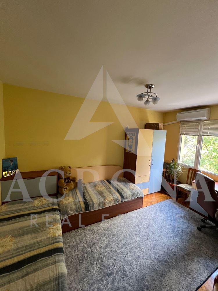 3 стаен! 4 отделни стаи! Реална квадратура! Среден етаж!-0 3 стаен! 4 отделни стаи! Реална квадратура! Среден етаж! - 0