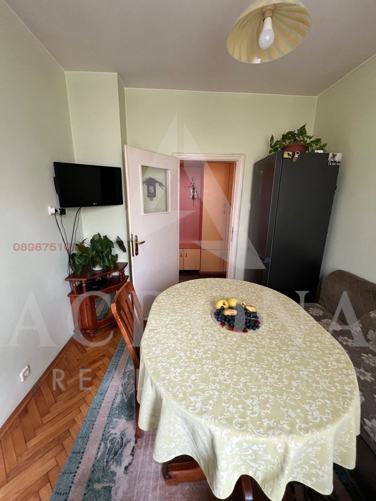 3 стаен! 4 отделни стаи! Реална квадратура! Среден етаж!-0 3 стаен! 4 отделни стаи! Реална квадратура! Среден етаж! - 0