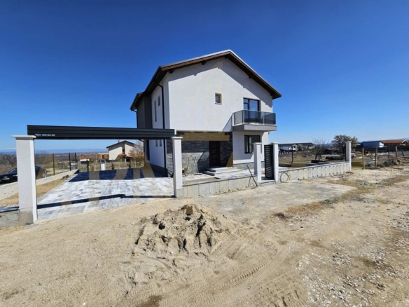 Самостоятелна къща в Брестник - 0