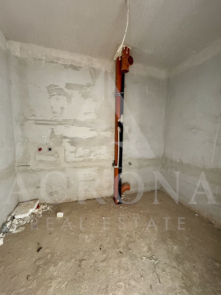 Двустаен апартамент с веранда кв. Остромила - 0