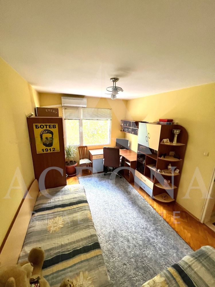 3 стаен! 4 отделни стаи! Реална квадратура! Среден етаж!-0 3 стаен! 4 отделни стаи! Реална квадратура! Среден етаж! - 0