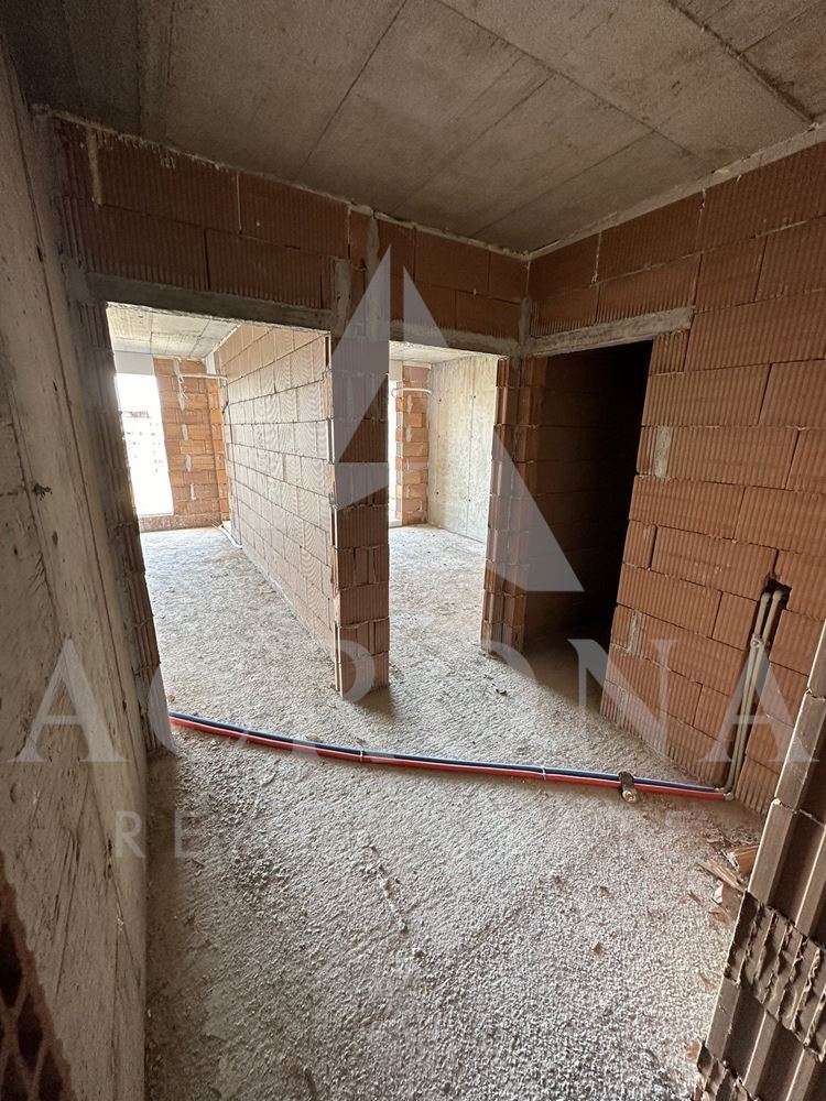 ТОП ЛОКАЦИЯ !!! На метри от х-л Санкт Петербург - 0