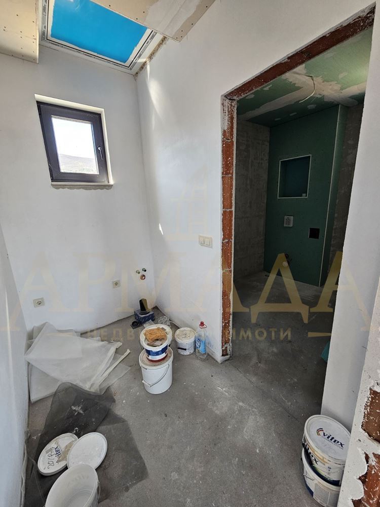 Самостоятелна къща в Брестник - 0