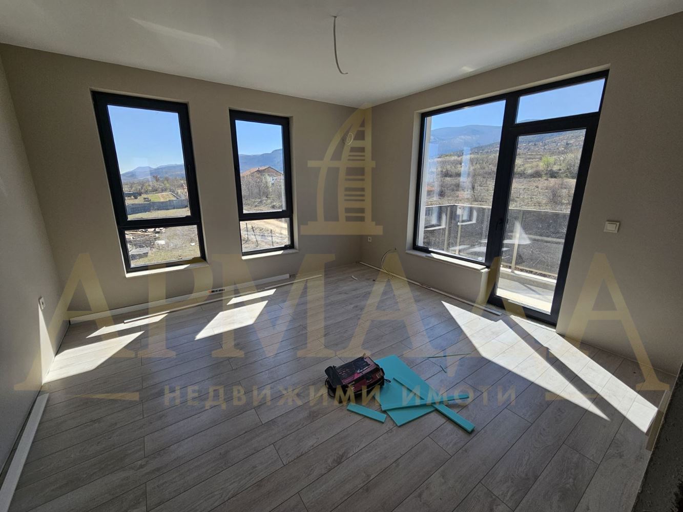 Самостоятелна къща в Брестник - 0