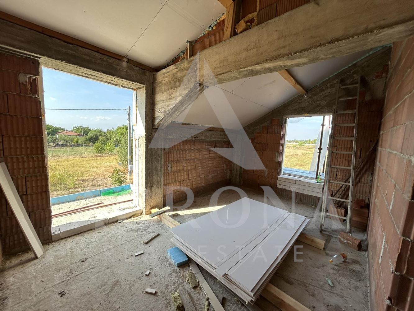 Къща на калкан в с.Скутаре - 0