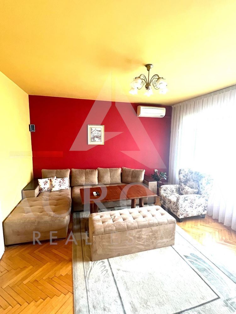 3 стаен! 4 отделни стаи! Реална квадратура! Среден етаж!-0 3 стаен! 4 отделни стаи! Реална квадратура! Среден етаж! - 0