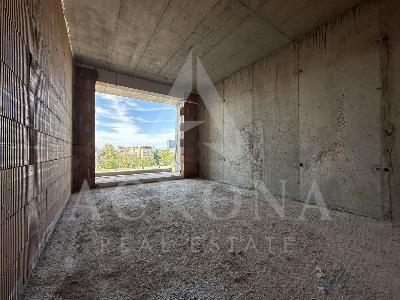 ТОП ЛОКАЦИЯ !!! На метри от х-л Санкт Петербург - 0