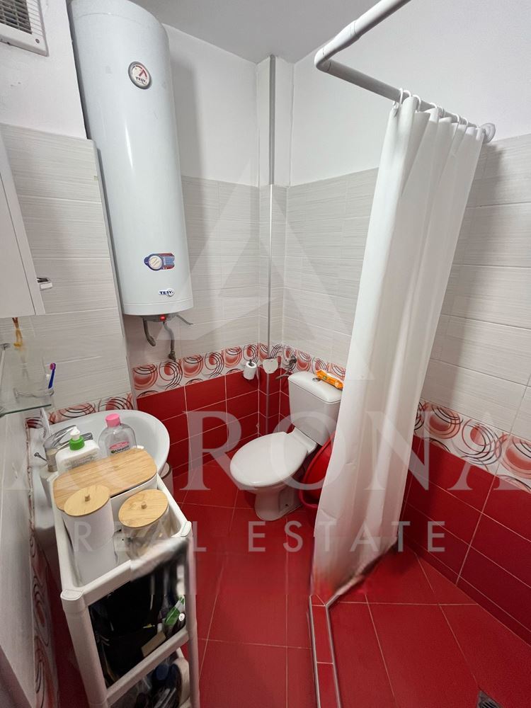 Тристаен Обзаведен кв. Кючук Париж - 0