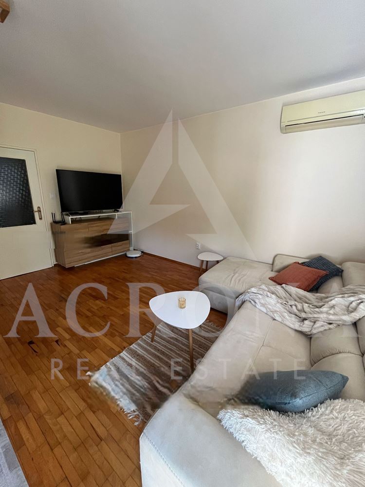 Тристаен Обзаведен кв. Кючук Париж - 0