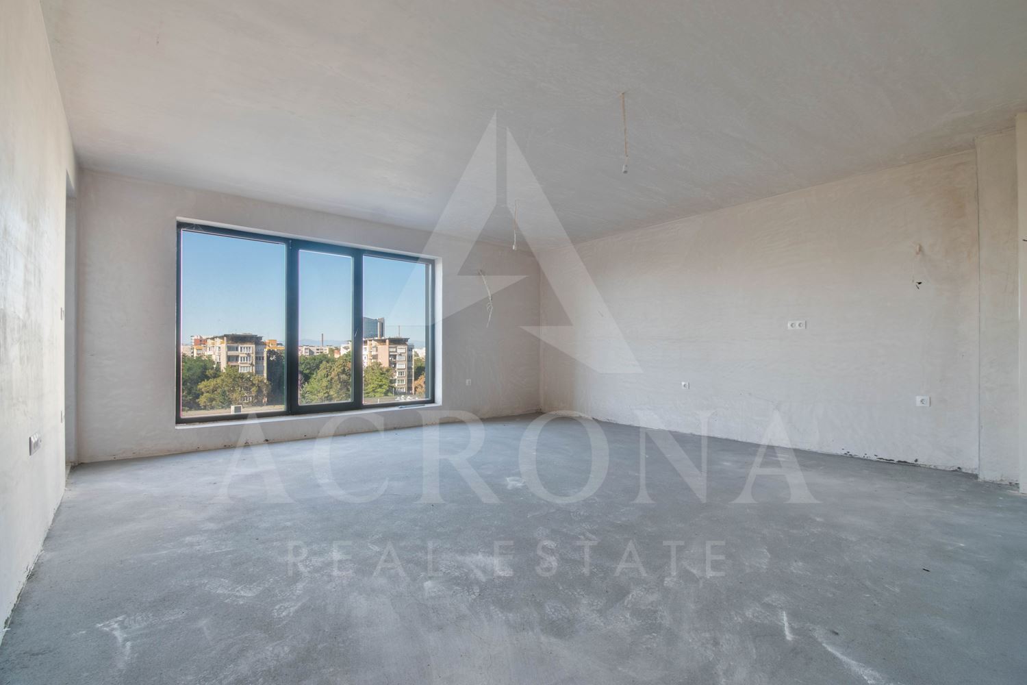 Просторен Двустаен Луксозна Сграда - 0