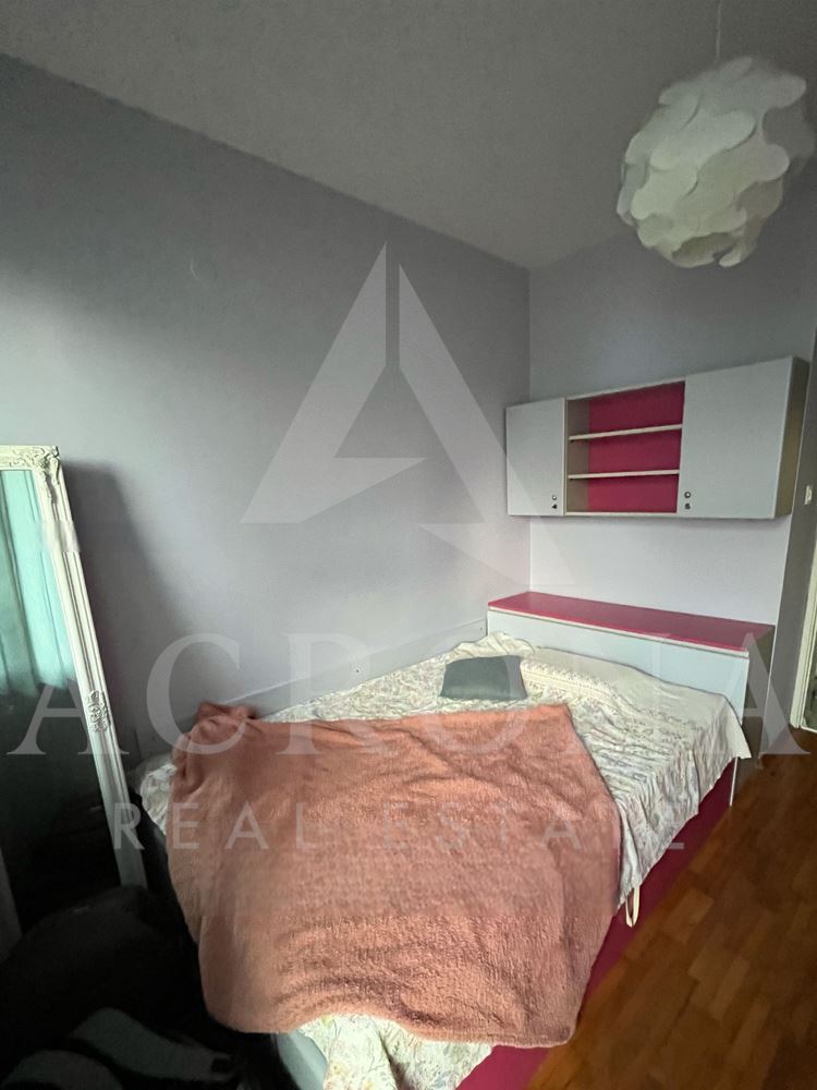 Тристаен Обзаведен кв. Кючук Париж - 0