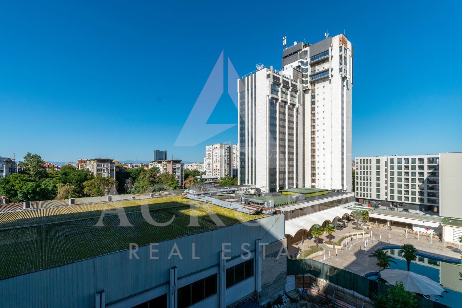 Просторен Двустаен Луксозна Сграда - 0