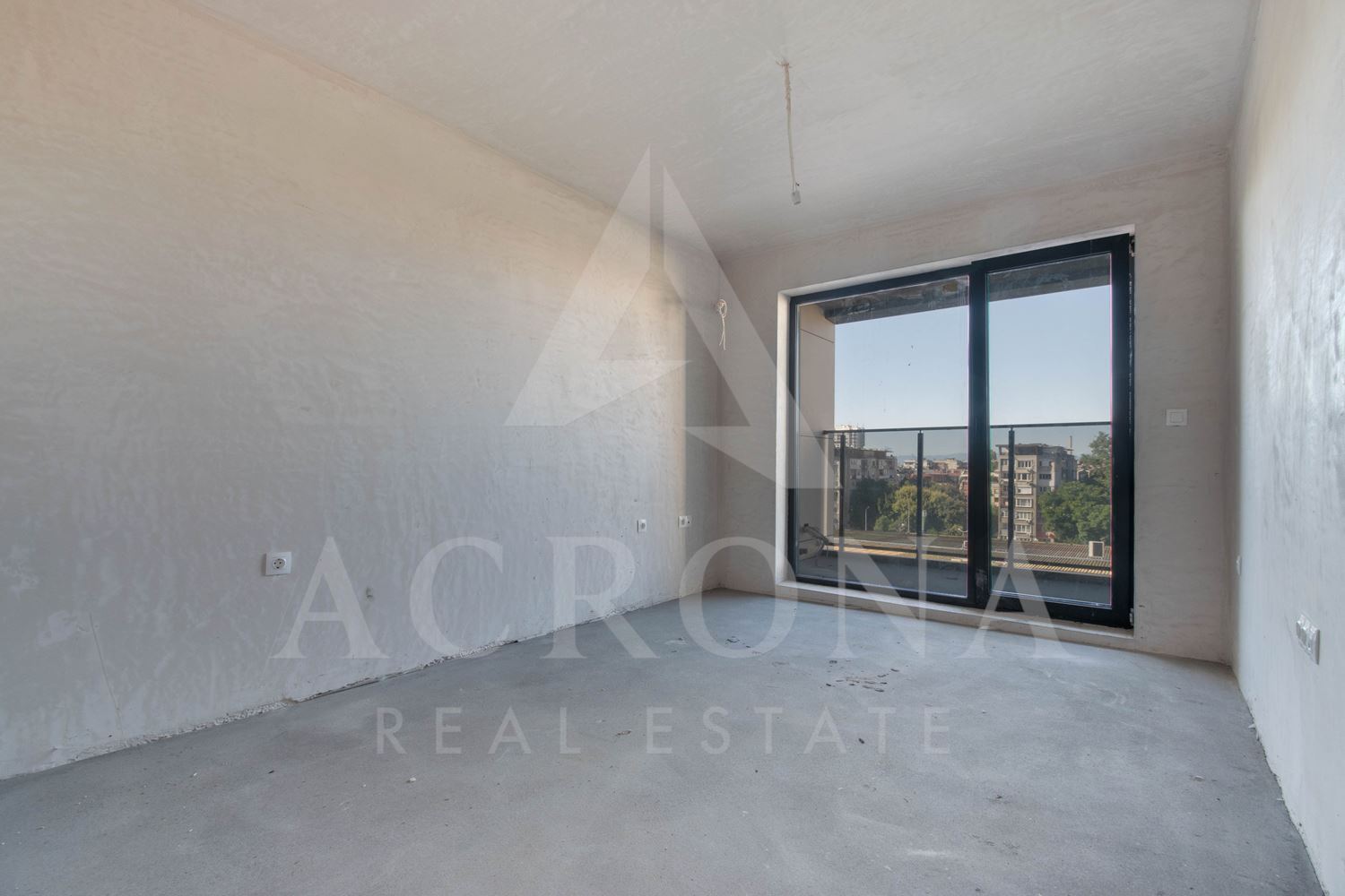 Просторен Двустаен Луксозна Сграда - 0