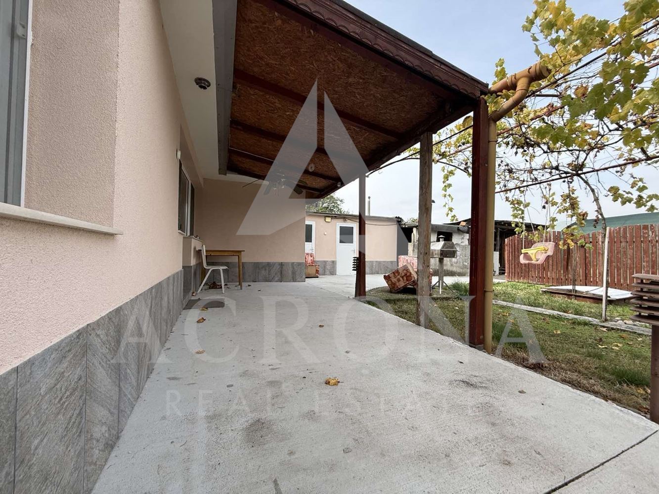 Самостоятелна еднофамилна къща с. Голям чардак - 0