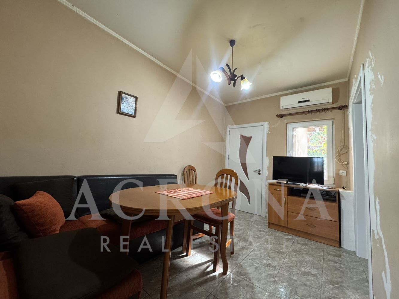 Самостоятелна еднофамилна къща с. Голям чардак - 0