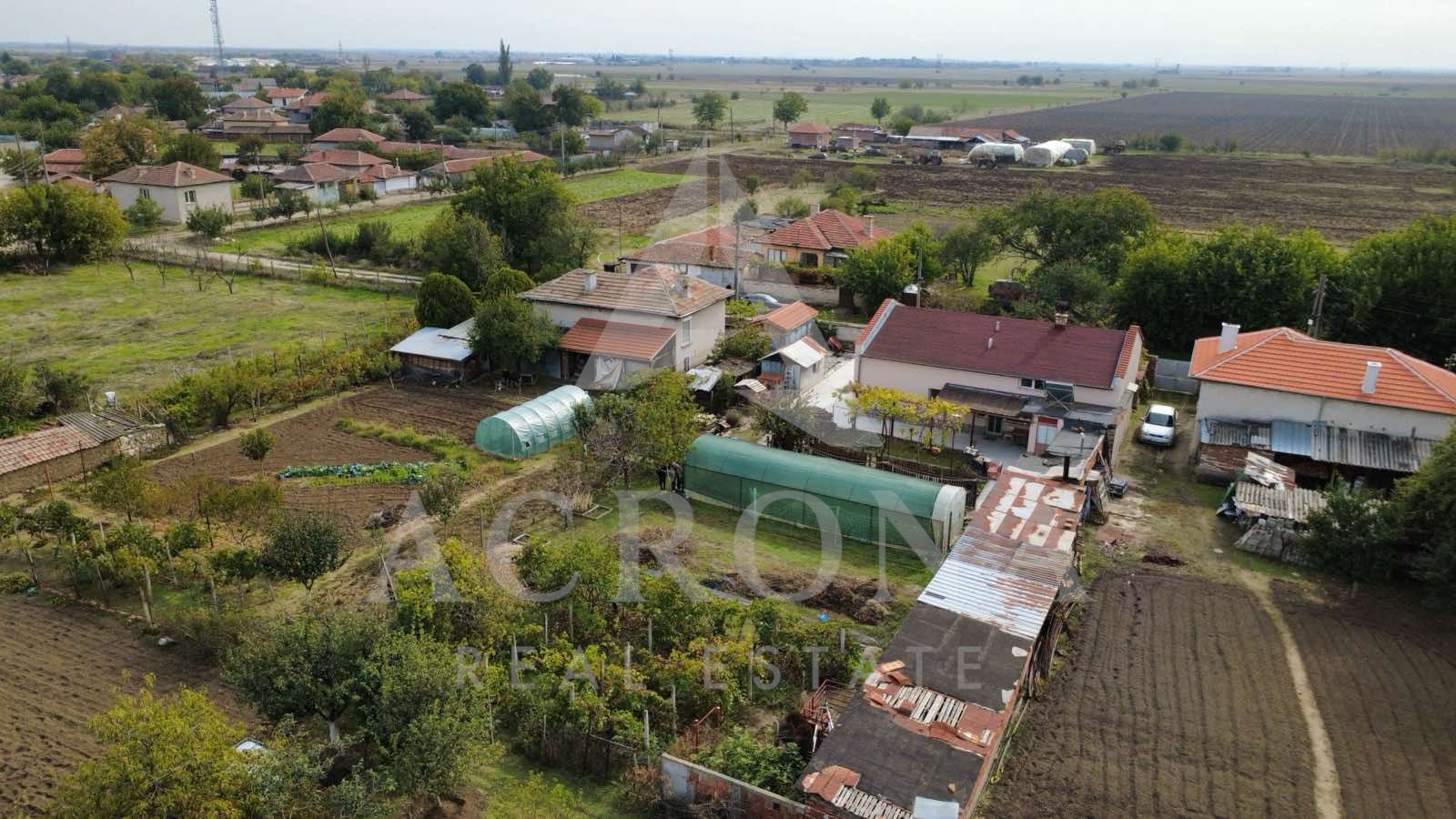 Самостоятелна еднофамилна къща с. Голям чардак - 0